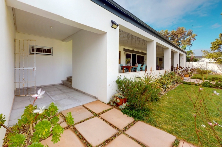 4 Bedroom Property for Sale in Middedorp Western Cape